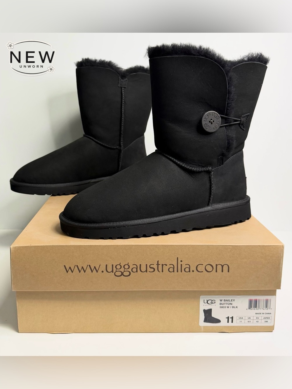 NEW UGG BAILEY BUTTON BLACK SHORT BOOT Size 11M in original Box